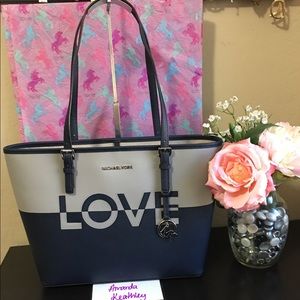 Michael Kors Jet Set Medium Travel Carryall Tote